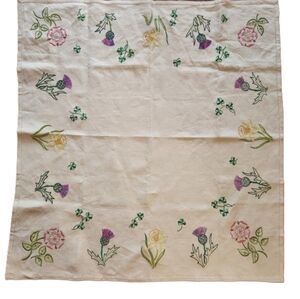 Floral Embroidered linen Tablecloth 34" detailed work Briar daffodil clover‎